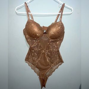 Beige laced bodysuit. Size LARGE.